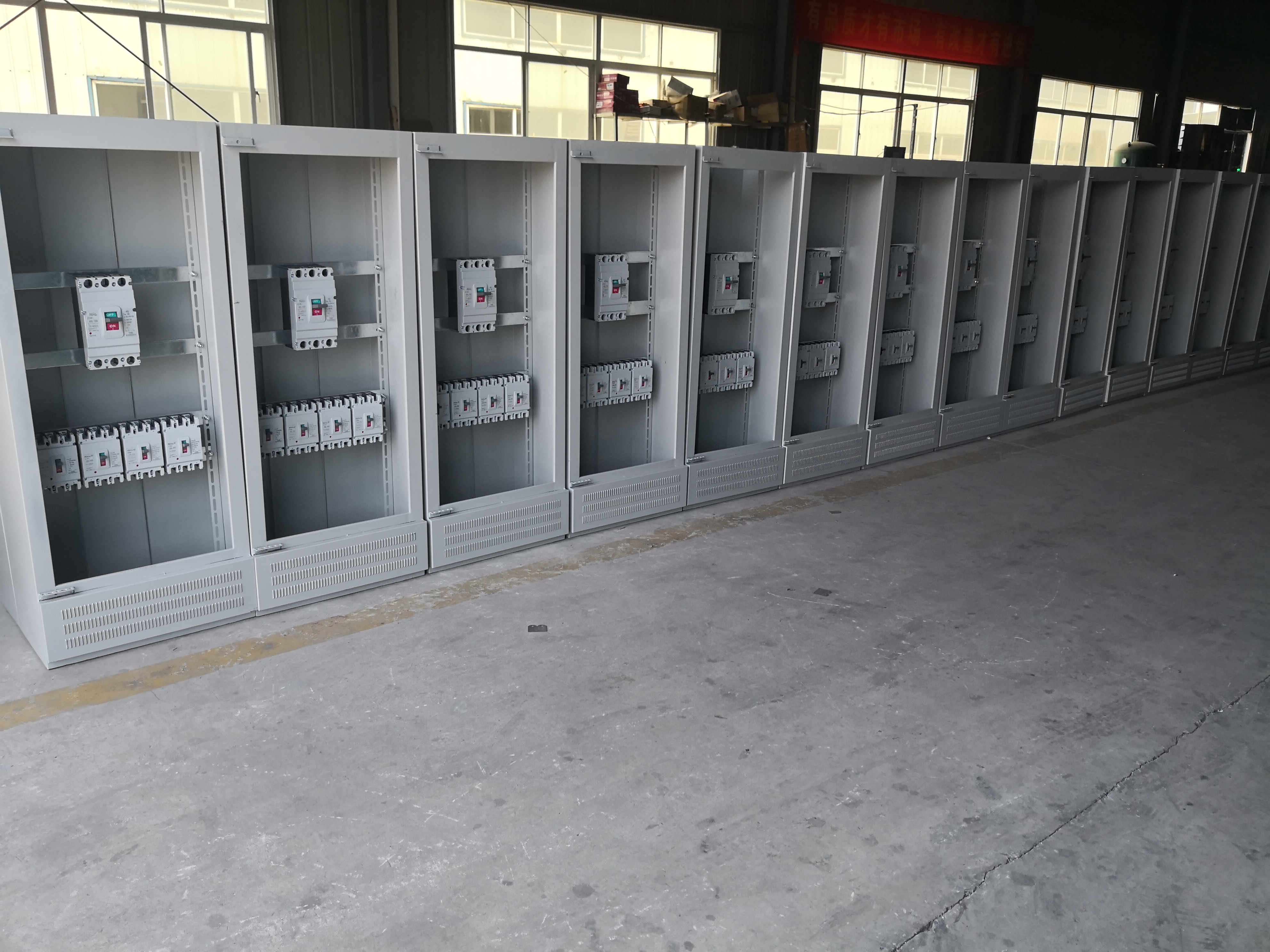 動力柜裝配現場